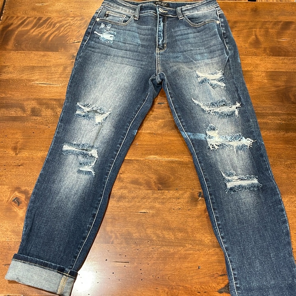 Judy Blue size 9 distressed boyfriend fit Jeans